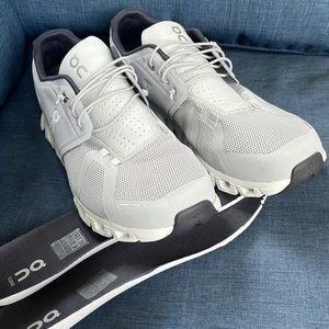 On Ranning cloud 5 Men’s Size 11.5